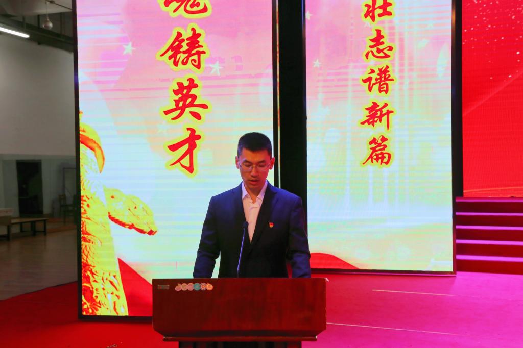 武装部副部长曹阳宣读军训要求及评比办法